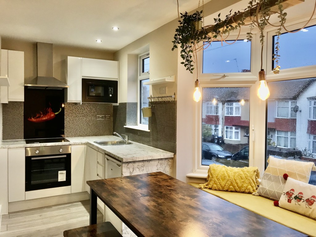 One bedroom flat, Mitcham - hover for more photos